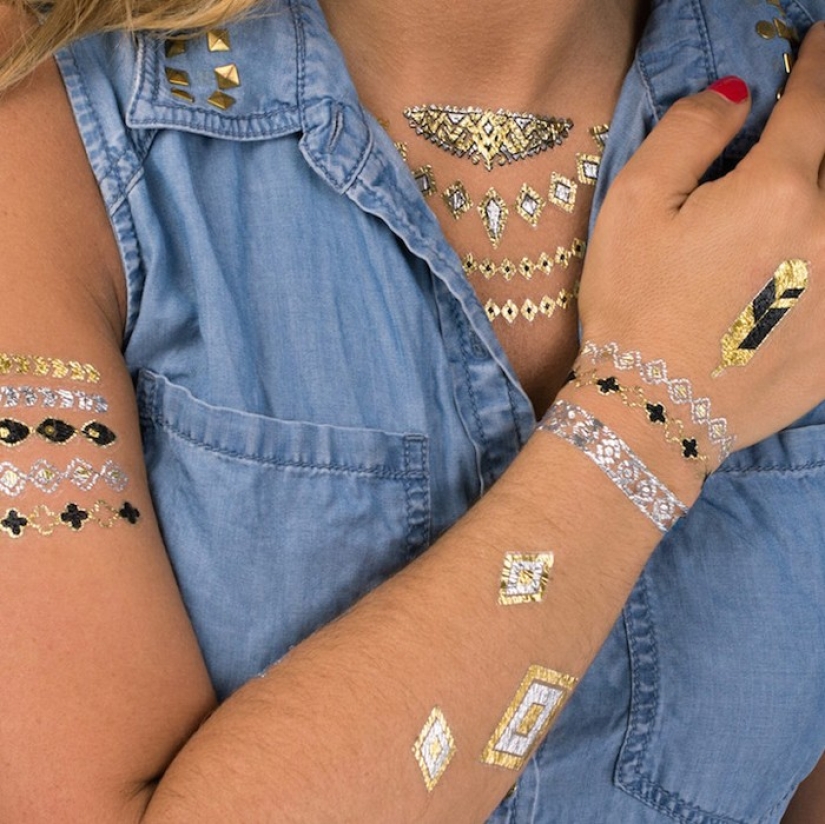This summer&#39;s new trend: metal tattoos instead of jewelry