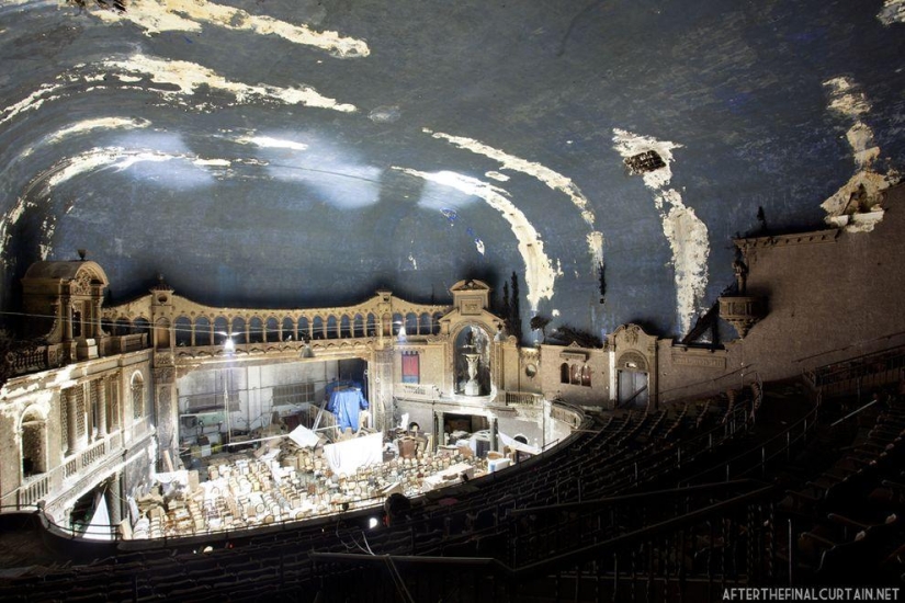 Three of the most grandiose abandoned movie theaters in New York