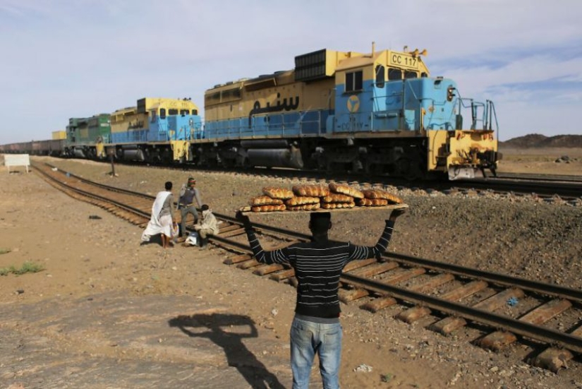 Through the Sahara to the ocean in the freight train: extreme trip in the longest train in the world