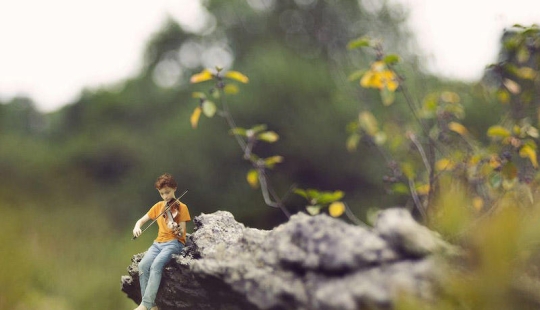 Thumb Boy: Young Photo Manipulator