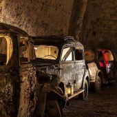 Túnel abandonado bajo Nápoles, que se convirtió en una cripta para los coches