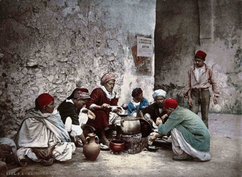 Túnez de finales del siglo 19 en viejas postales de colores