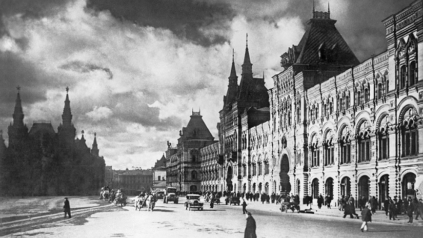 To Red Square in slippers: When there were communal apartments in GUM