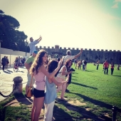 Todos los turistas lo hacen.