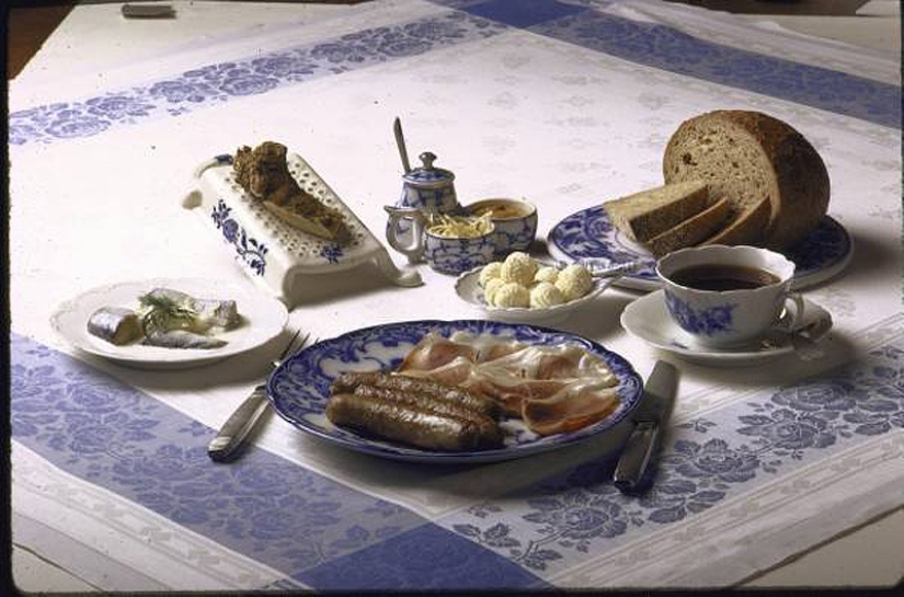 Traditional breakfasts from different countries of the world according to LIFE