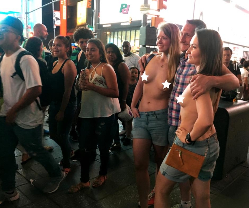 Two Russian feminists walked through the center of New York, exposing their breasts