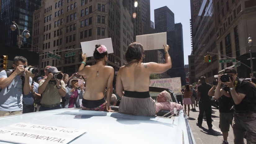 Two Russian feminists walked through the center of New York, exposing their breasts