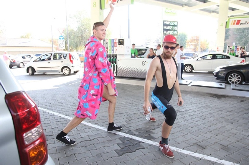 Ukrainians undressed for gasoline