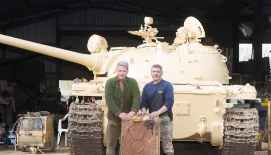 Un coleccionista británico compró un tanque soviético y encontró lingotes de oro en él