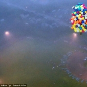 Un estadounidense intentó sobrevolar el Océano Atlántico en 375 globos