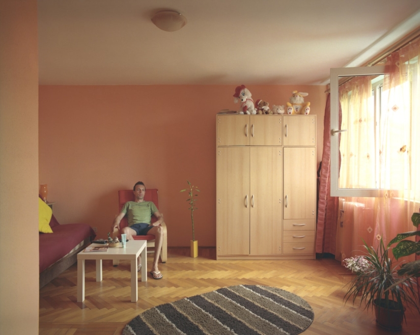 Un fotógrafo rumano ha demostrado cómo el mismo diseño del apartamento se ve como 10 propietarios diferentes