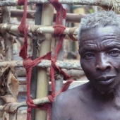 Un hombre ruandés pasa 55 años aislado y quiere “asegurarse de que las mujeres no se acerquen más”