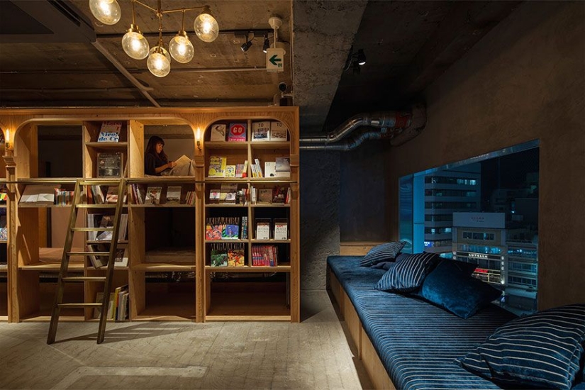 Un hotel insólito en Tokio para los que les gusta quedarse dormidos con un libro en la mano