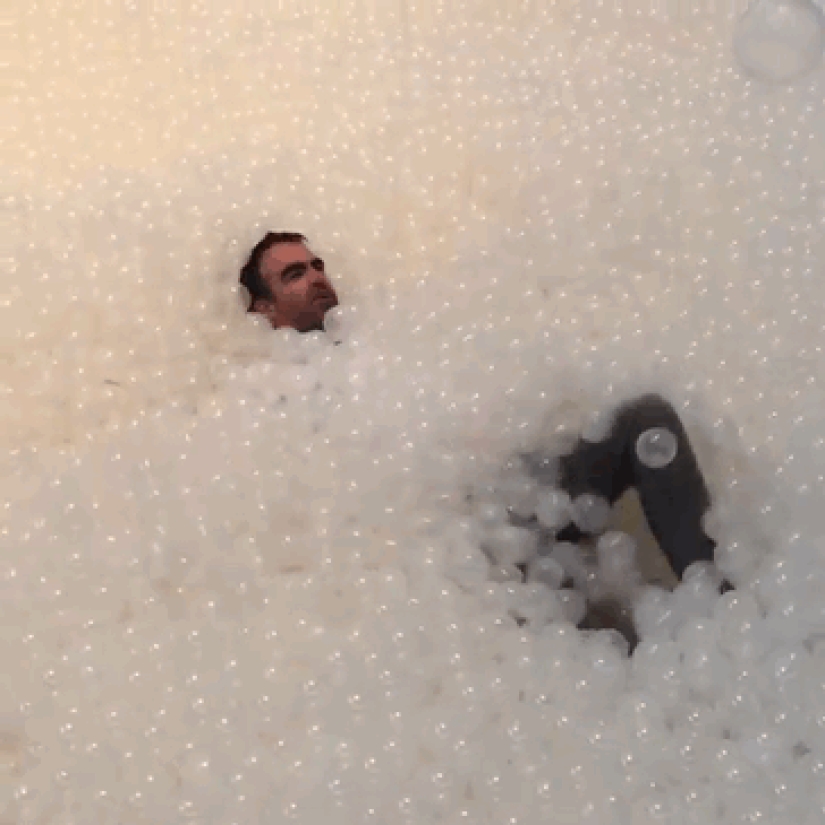 Un millón de burbujas blancas en el Museo de Washington. ¡Aquí hay una verdadera emoción!