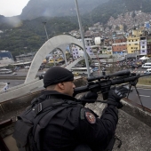 Un paseo por las peligrosas favelas de Río de Janeiro en compañía de fuerzas especiales brasileñas