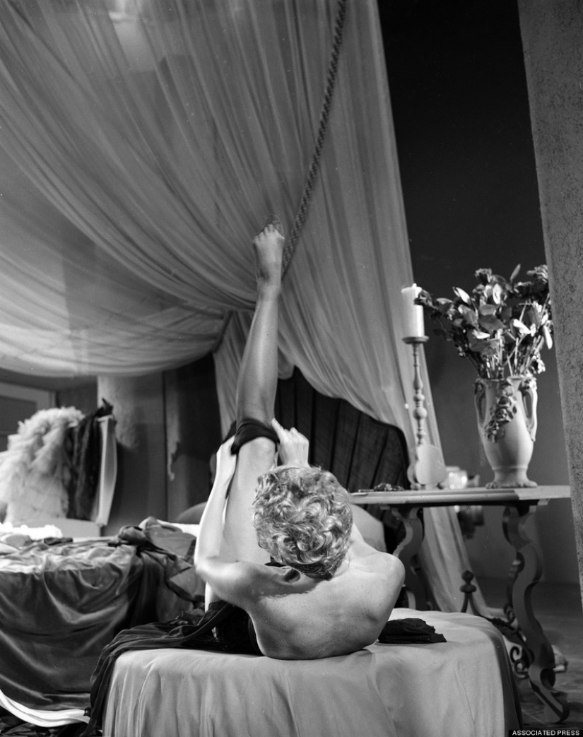 Una breve pero impresionante historia del burlesque en la década de 1950