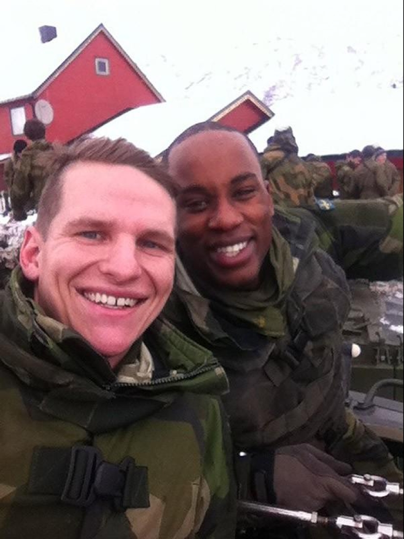 Una colección de fotos de soldados de diferentes países se ha convertido en un verdadero éxito en las redes sociales.