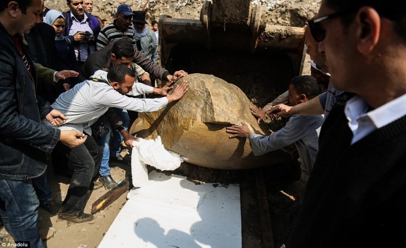 Una estatua de 3.000 años de antigüedad del faraón Ramsés II ha sido encontrada en El Cairo