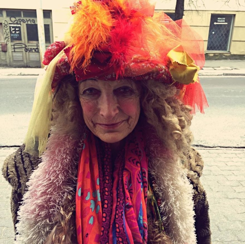 Una mujer sin hogar de 80 años de Vilna se ha convertido en una celebridad local y en un verdadero icono de estilo