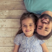 Una nueva investigación dice que los niños en familias monoparentales feliz
