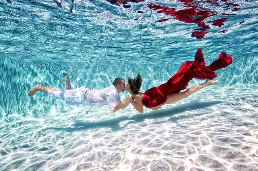 Underwater mothers - charming photos of the American master