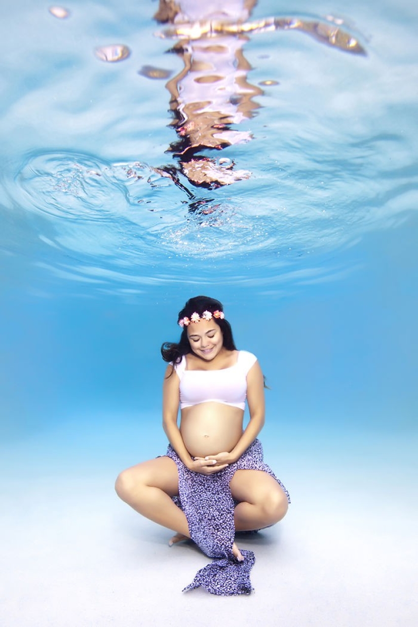 Underwater mothers - charming photos of the American master