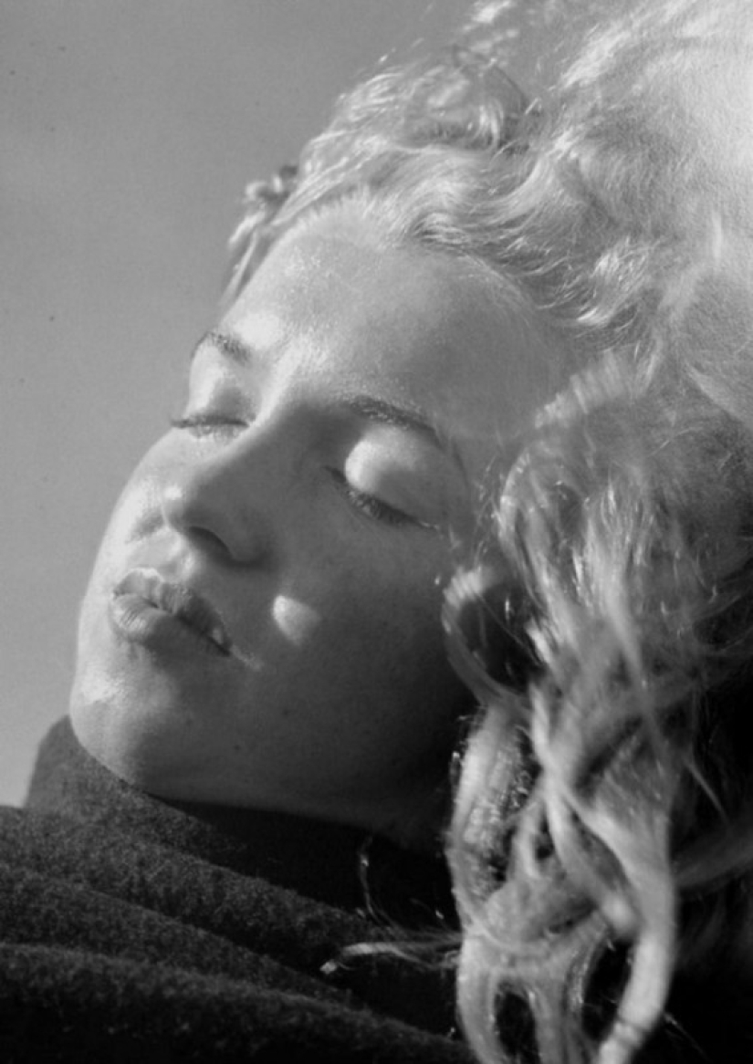 Unidentified beach photos of Marilyn Monroe taken by her lover