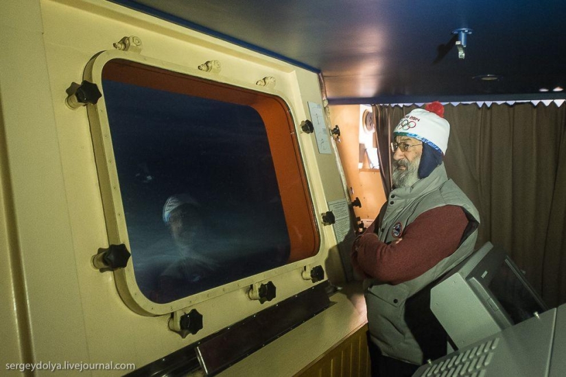 Unique photos of the icebreaker from the air at the Pole during the polar night