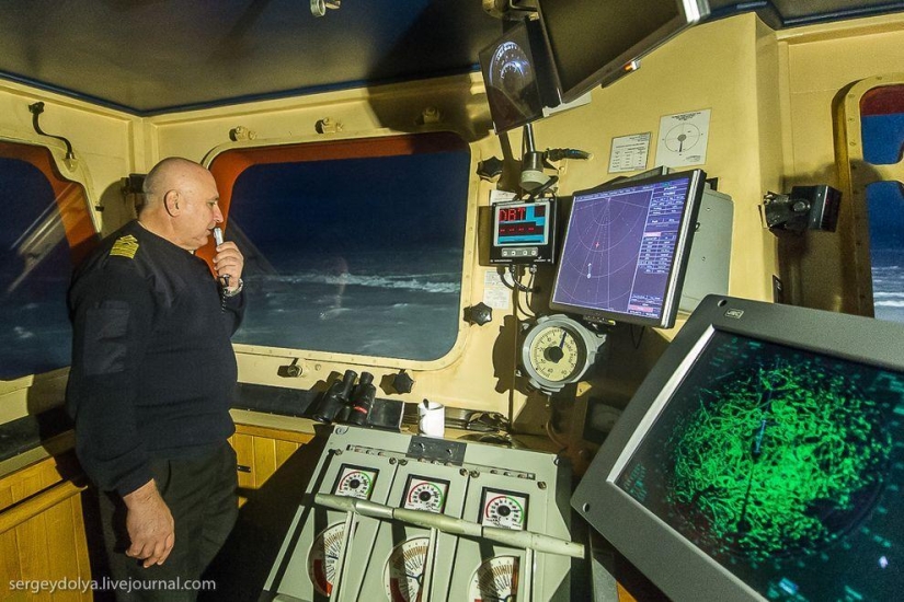 Unique photos of the icebreaker from the air at the Pole during the polar night