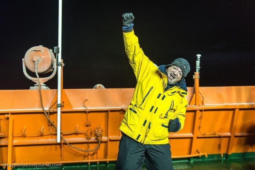 Unique photos of the icebreaker from the air at the Pole during the polar night