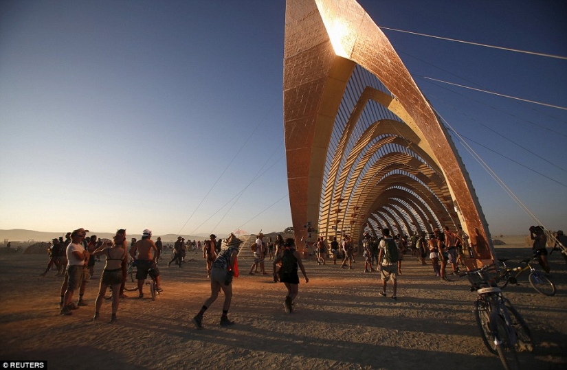 Ver la escala: el festival Burning Man a vista de pájaro y más