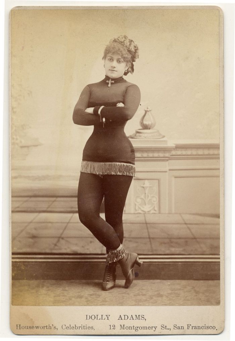 Victorian burlesque dancers