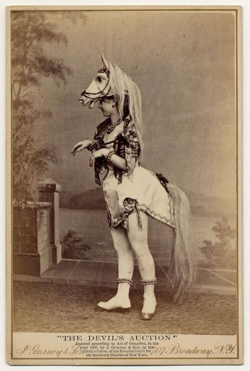 Victorian burlesque dancers