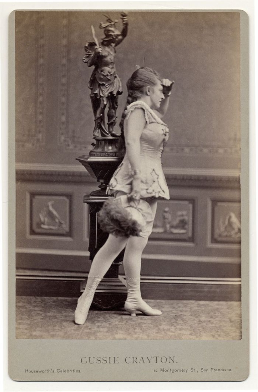 Victorian burlesque dancers