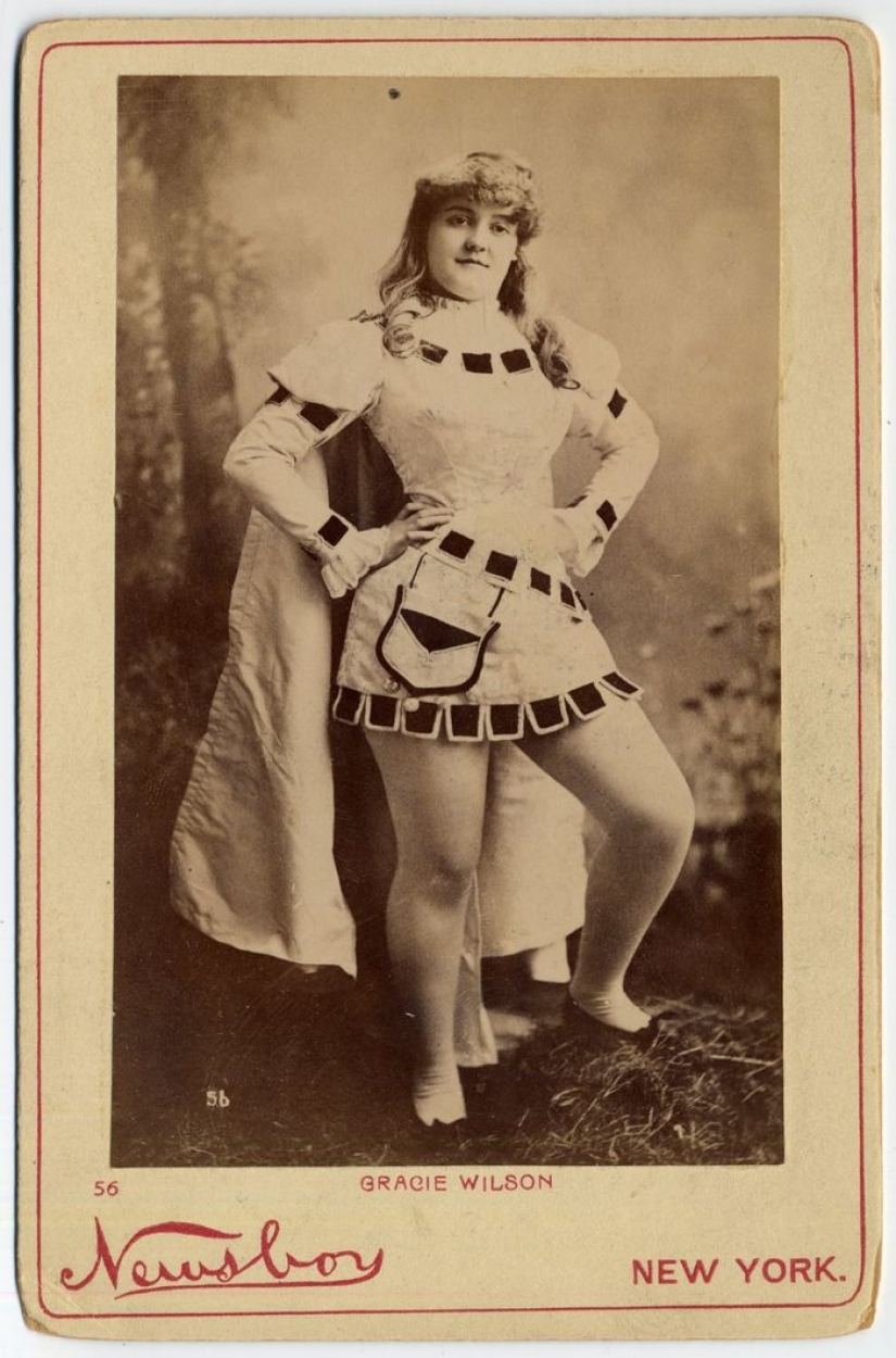 Victorian burlesque dancers