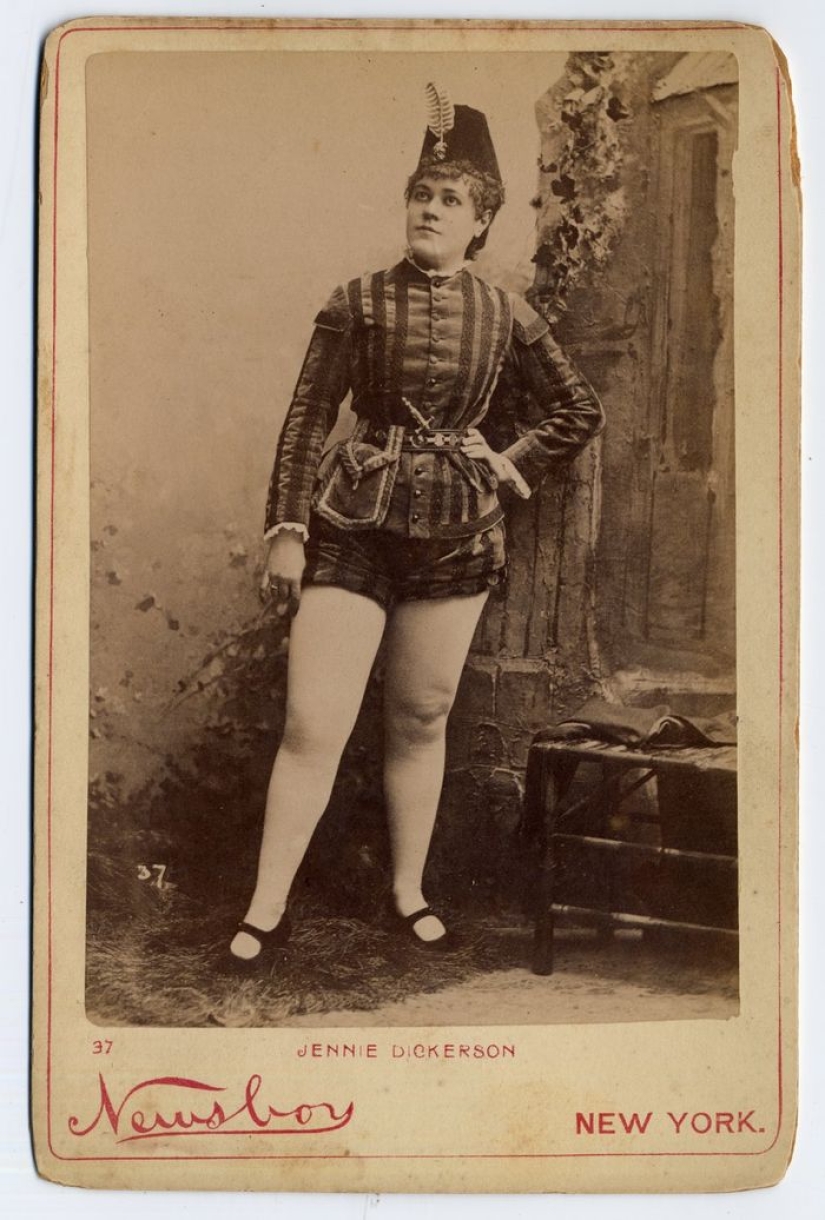 Victorian burlesque dancers