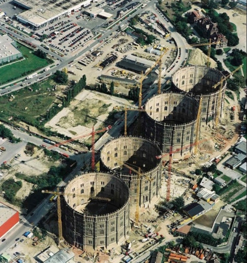 Vienna gasometers: structures of the past that have become the embodiment of the future
