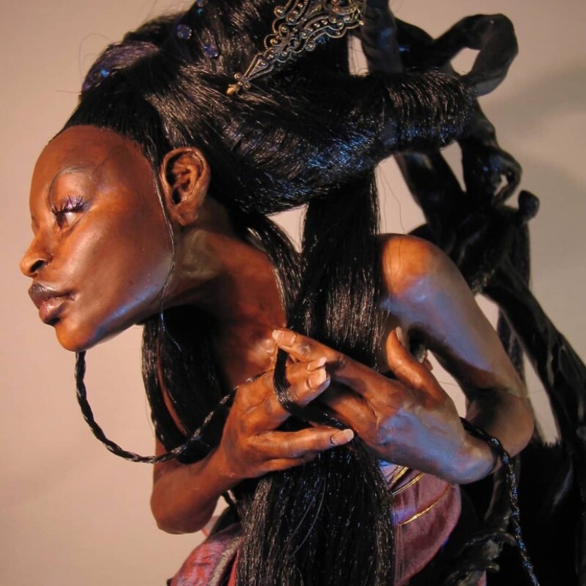 Virginie Ropar and her "dark" sculptures