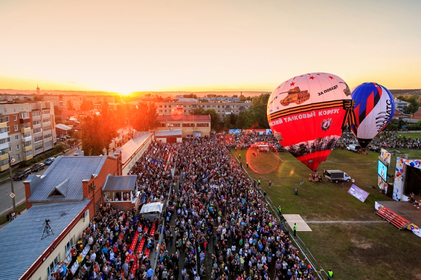 Vista desde la canasta: "Feria Celestial de los Urales" en la región de Perm