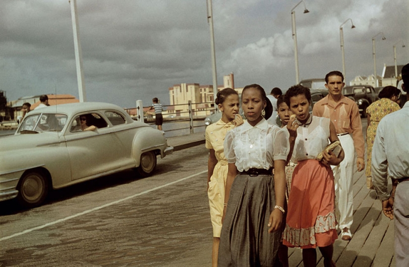 Vivid photos of Cuba in 1954, which really looks like a free country