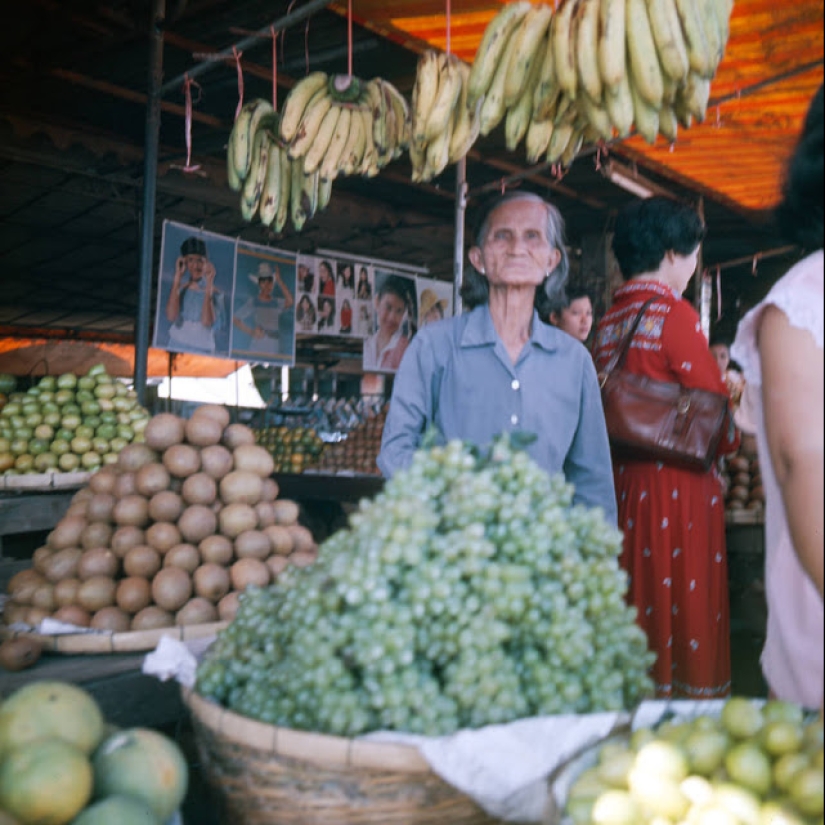Vivid pictures of everyday life in Thailand in the 1970s