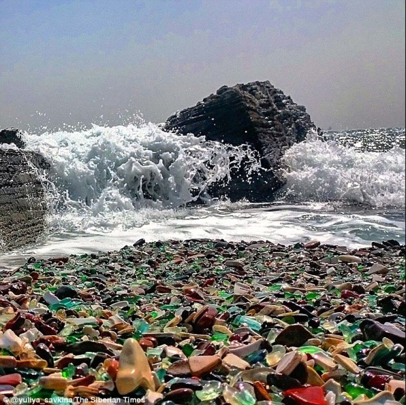 "Vodka" beach in Primorye-from a dump of bottles to a tourist attraction