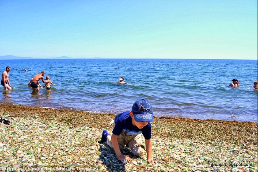 "Vodka" beach in Primorye-from a dump of bottles to a tourist attraction