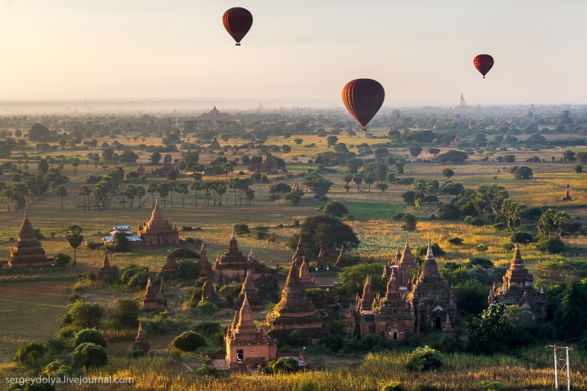 Vuelo en globo aerostático sobre Bagan