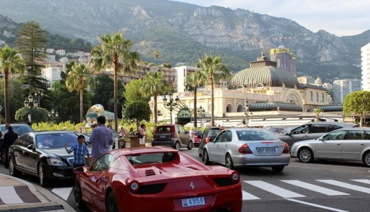Walking around Monte Carlo