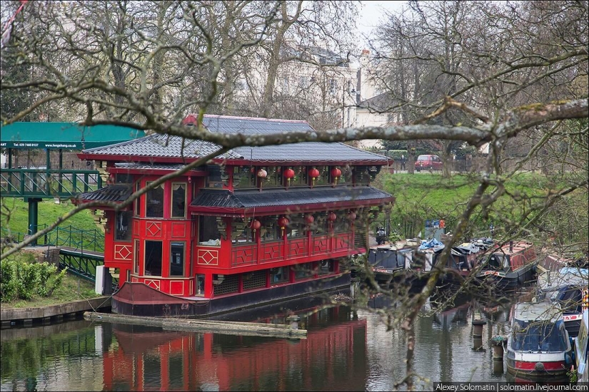 Walking in London in spring