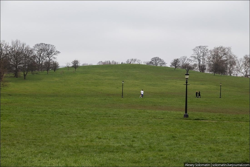 Walking in London in spring