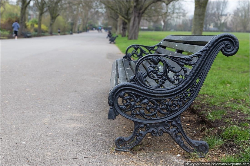 Walking in London in spring