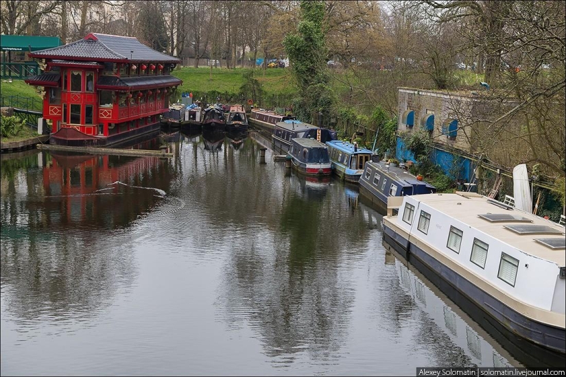 Walking in London in spring