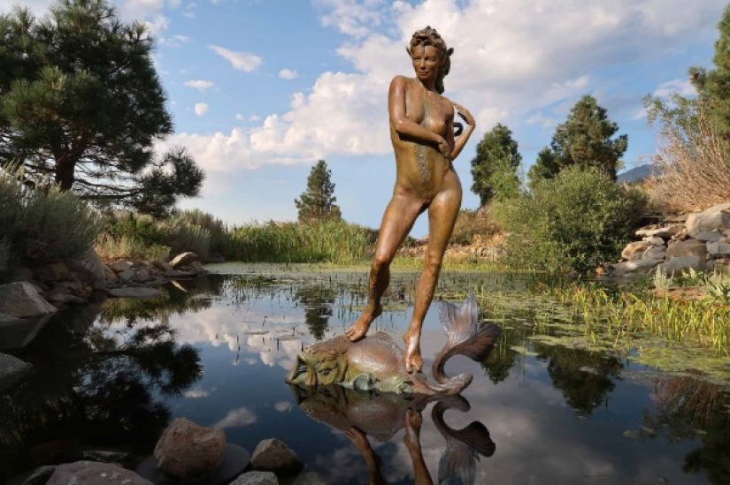 Walking through the fields of Imagination: Amazing sculptures by Colin and Christine Poole